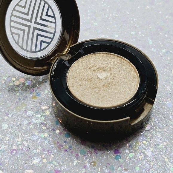 MAC Cosmetics Soft Force (Style Warriors) Limited Edition/Rare Eyeshadow - Picture 4 of 10